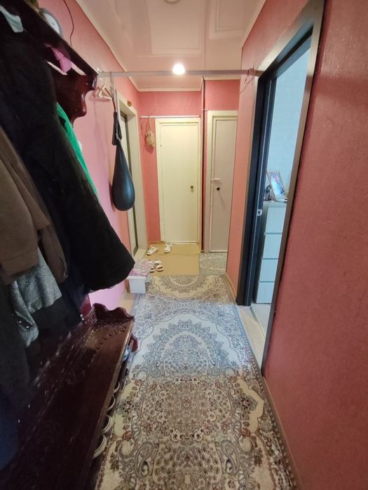 4 комн.. малогабаритную, 4 мкр, 26 дом , 5 этаж.