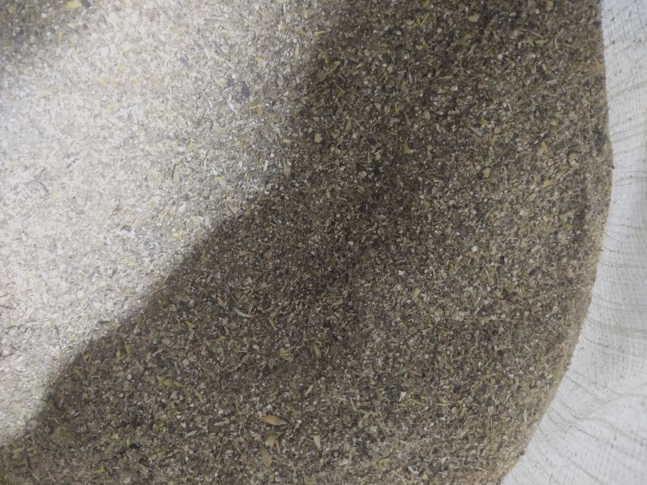 Комбикорм  пшеница, ячмень, лён семечки