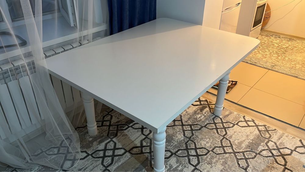 Белый стол зал, кухонныый