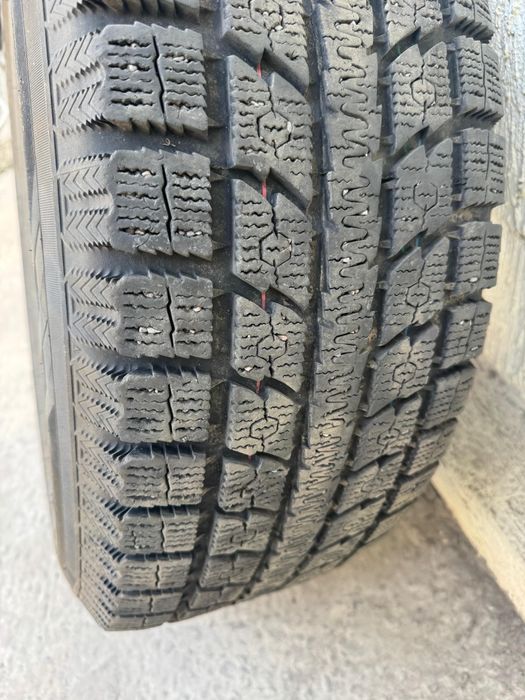 Продам шины 4 штуки TOYO