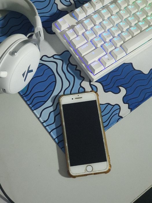 продам iPhone 7 с коробкой