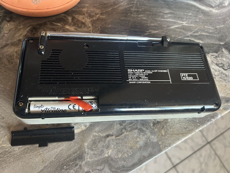 Radio casetofon vintage Sharp QT-212H anii 80