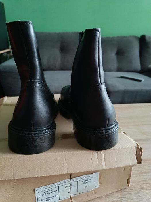 Чисто нови зимни обувки боти