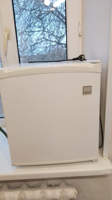 Продам маленький холодильник