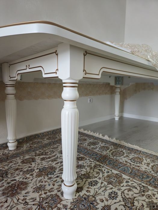 Стол для гостиной