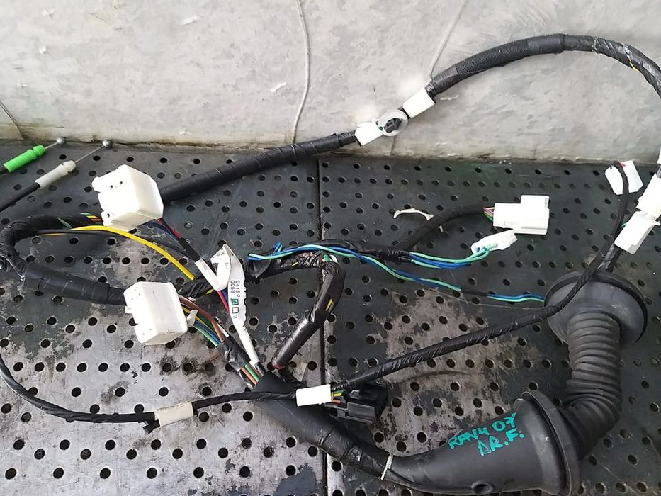 Cablaj instalatie electrica usa dreapta fata toyota rav 4 3 a3 8215142870g