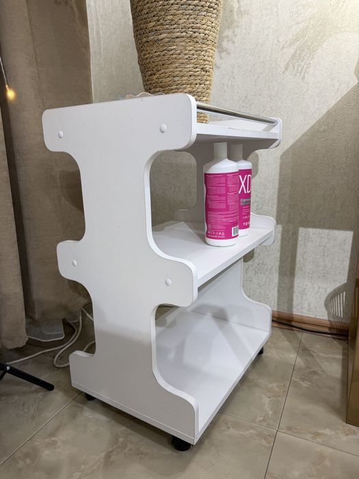 Помощник троллер для косметолога