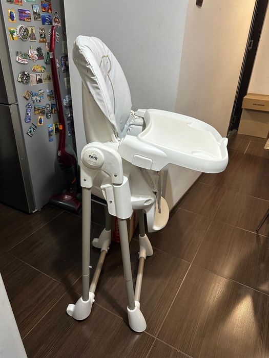 Scaun de masă pentru bebeluși
