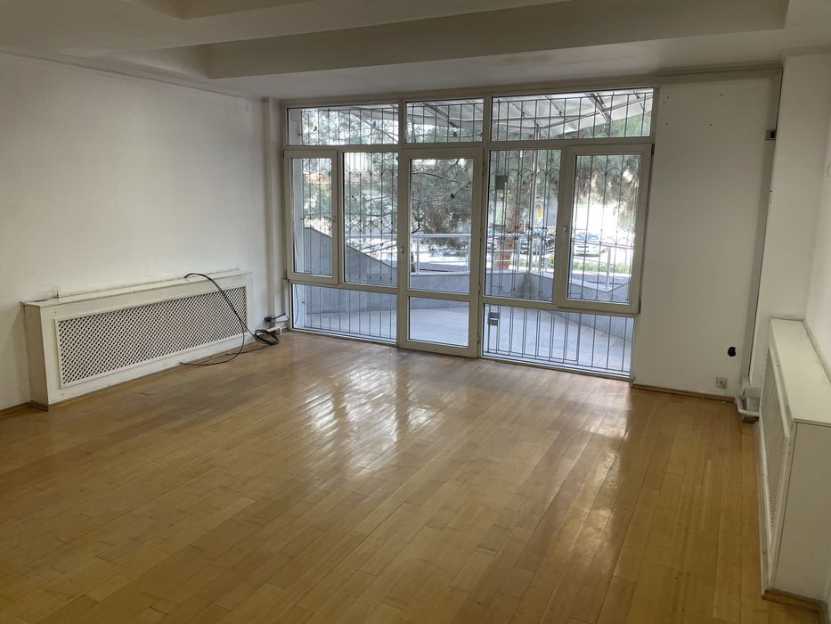 В аренду офисы в центре Мирабад район от 1 млн сум . , гараж , стоянка