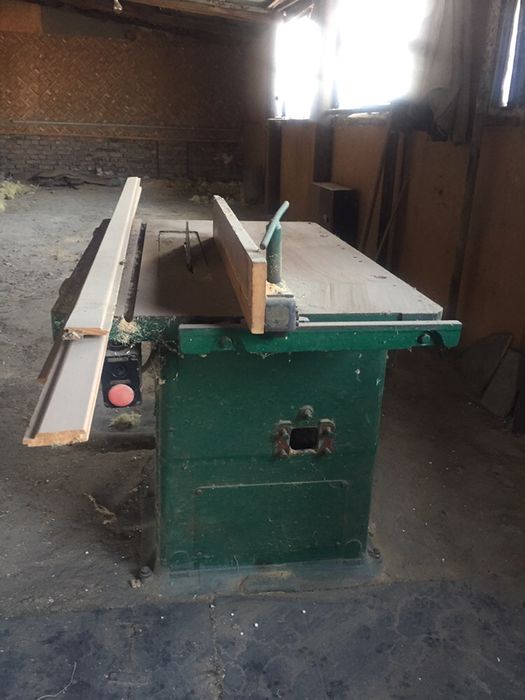 Продаются деревообрабатывающие станки.