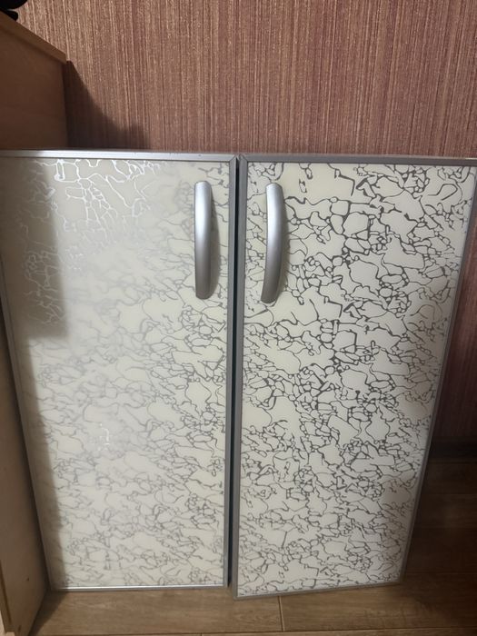 Продам кухонный гарнитур  белый 2шт
