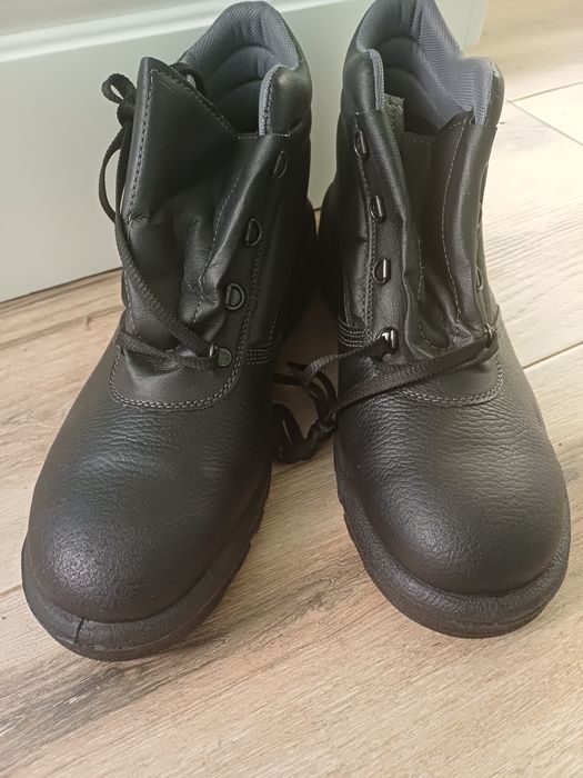 Работни обувки с метално бомбе