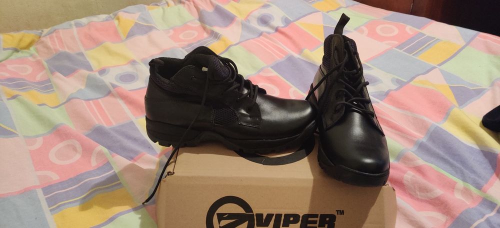 Bocanci bărbați ,negri, măsura 44-45 , doua perechi noi și trei perech