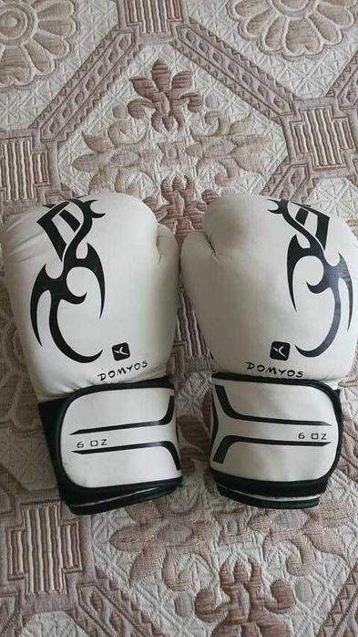 Боксови ръкавици