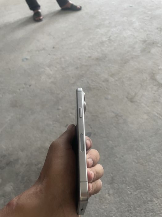 IPHONE 15 PRO MAX 512 gb soatiladi karobka dakument bor