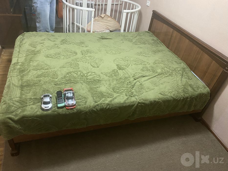 Продается 2х спальная кровать с матрасом
