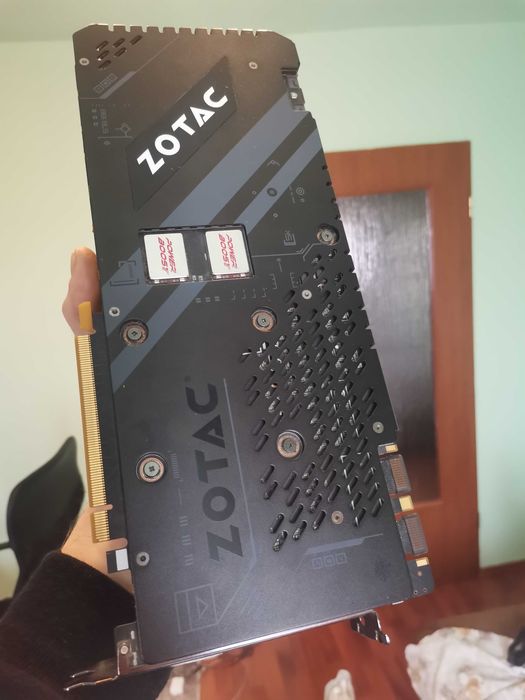 Placa video Zotac Amp Extreme Gtx 1080ti 11Gb