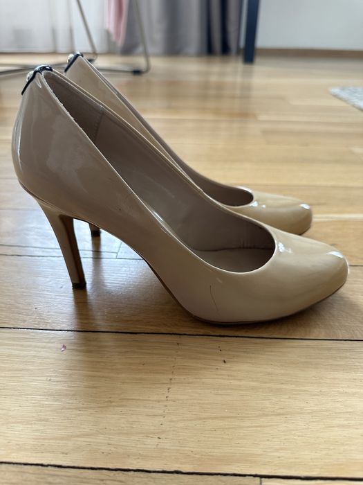 Pantofi din piele lăcuită