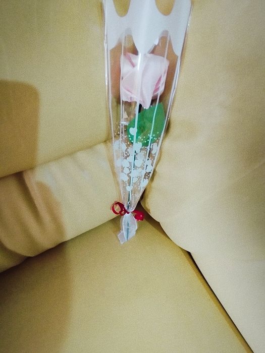 Trandafiri satin realizați manual