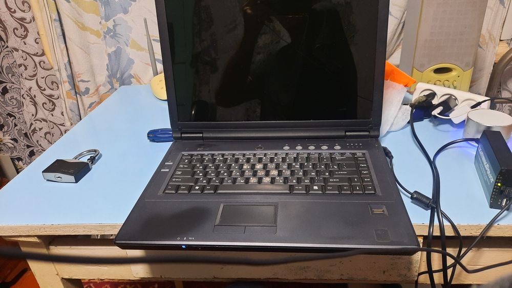Ноутбук на запчасти.