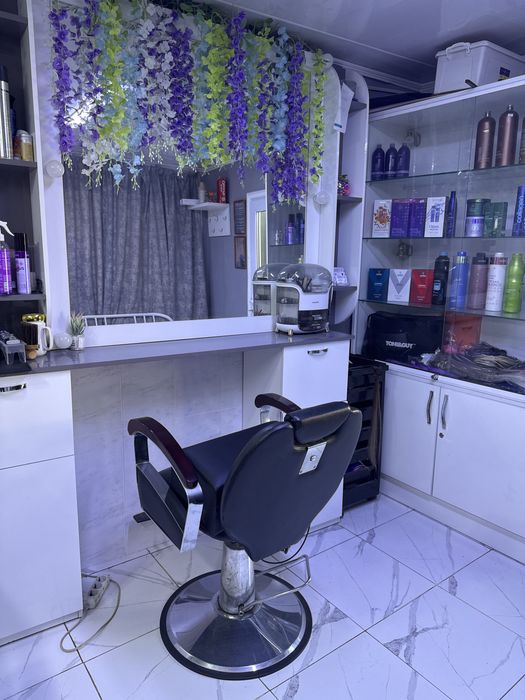 Парихмахер или майкап с сдам место