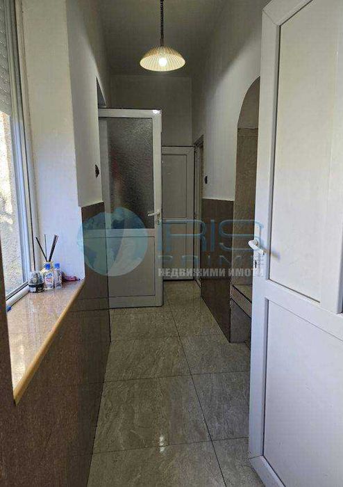 Дава се под наем Етаж от къща в Шумен, Център - 120 кв.м за 124950 € - Снимка #8