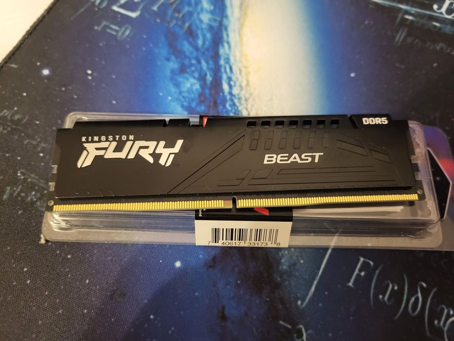 Vând 8gb DDR5 6000MT CL36 Kingston