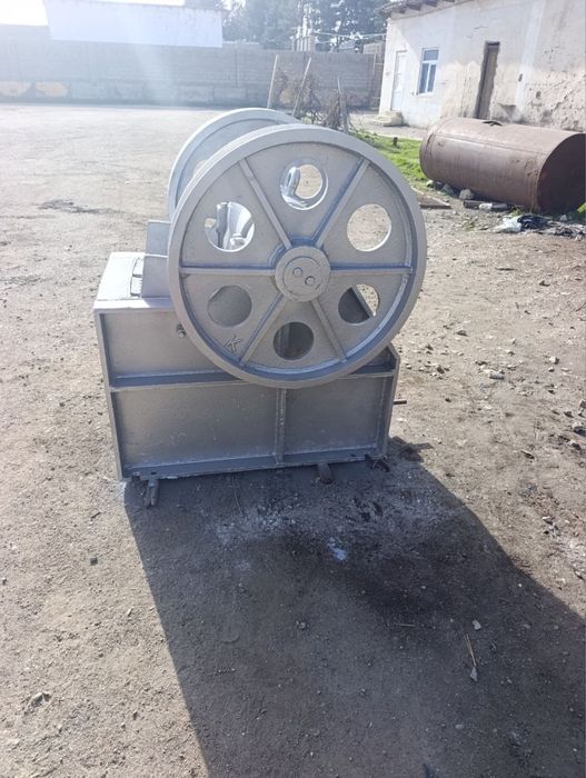 Щековая дробилка 250х400