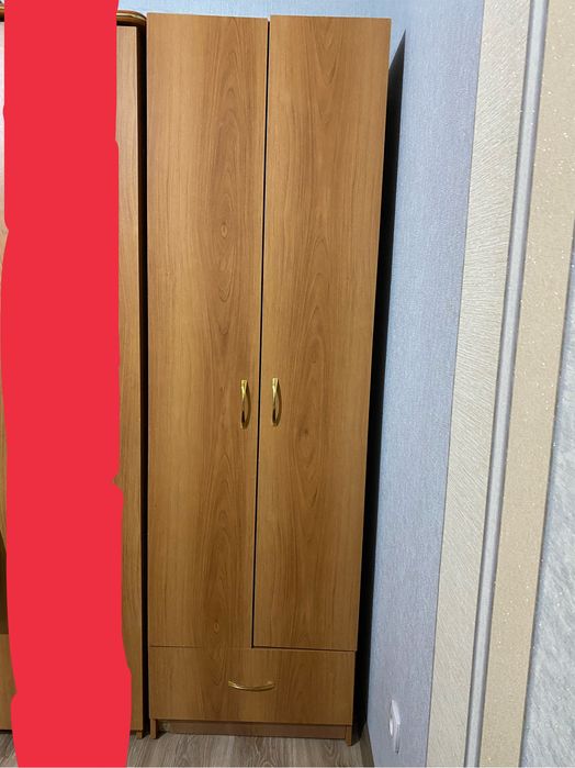 Небольшой шкаф для одежды