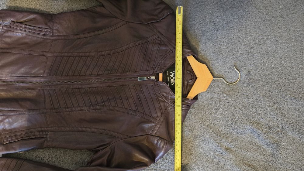 Кожено яке в лилаво