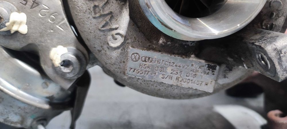 Turbo volkswagen vw passat b6 break CAY 1.6 tdi 105 cp cod 03L253016T