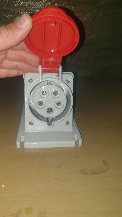 Priza NOUA trifazat 380 32A