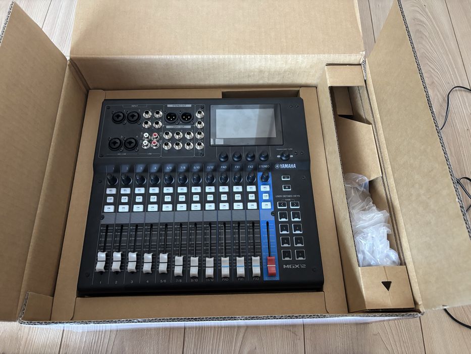 Vand mixer YAMAHA MGX 12 digital