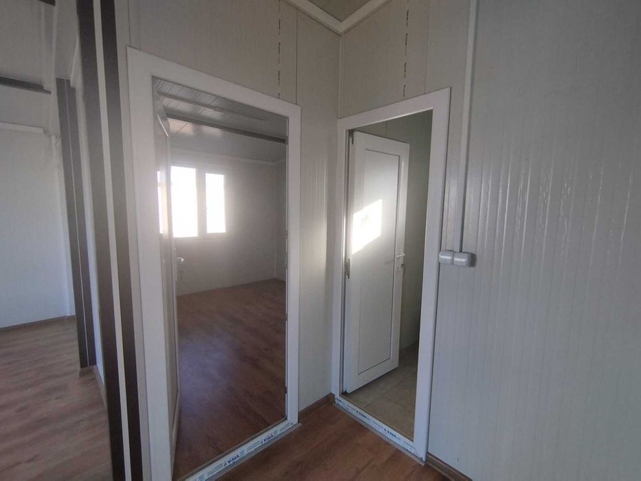 Жилищен контейнер 600/800 см. с двускатен покрив