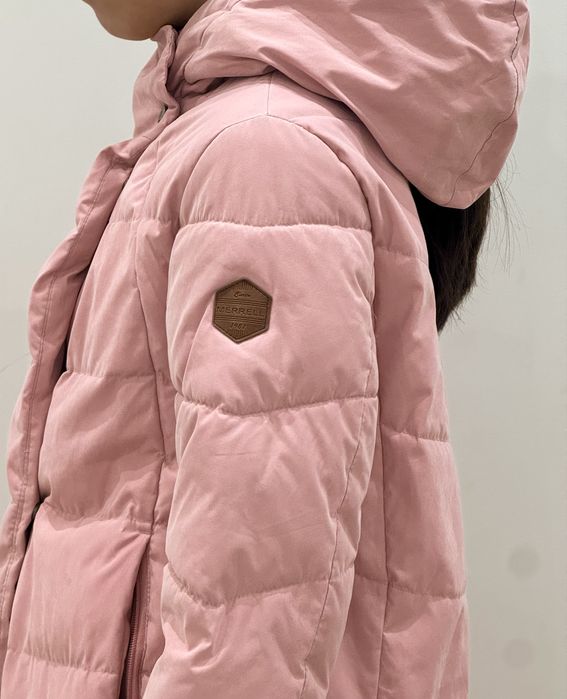 продам зимние куртки на девочку