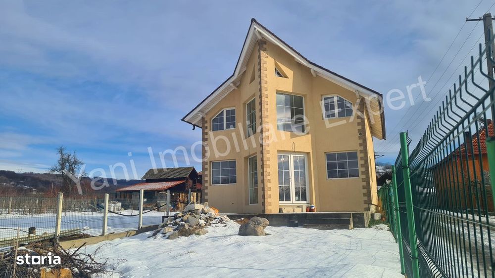 Casă de vânzare în comuna Șuici, sat Șuici, județ Argeș.