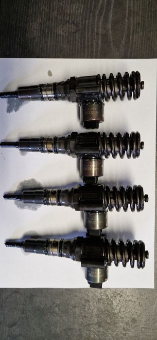 Vând injectoare vw 2.0 BKD Bosch