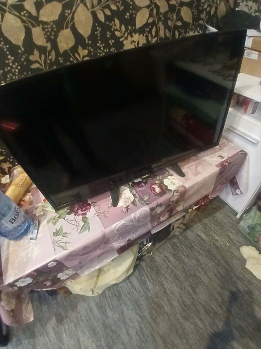 Vând o plasmă tv Philips