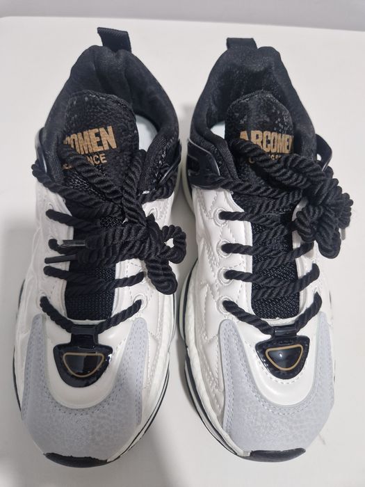 Продам кроссовки