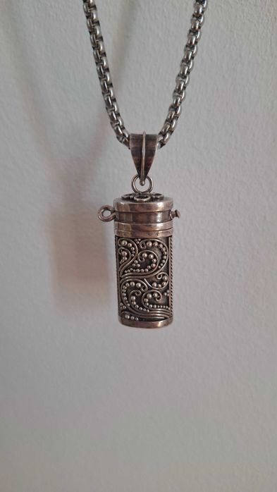 Pandantiv din argint masiv 925, model vintage tip Poison Box / Prayer Box / Casetă cu compartiment secret, lucrat manual