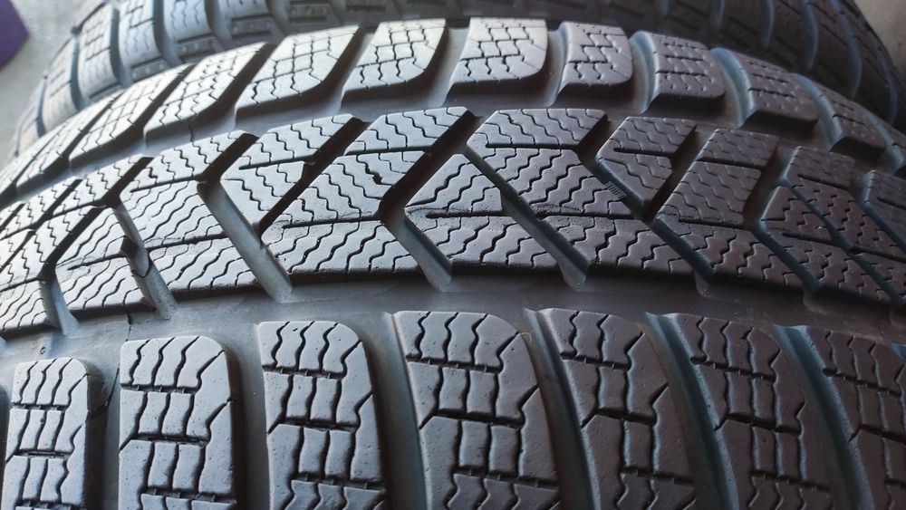 2бр.  зимни гуми 225/45/19 Pirelli Sotto Zero 3
dot24