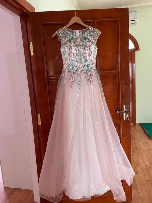 Продам шикарное платье