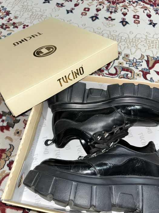 стильные ботинки с массивной подошовой