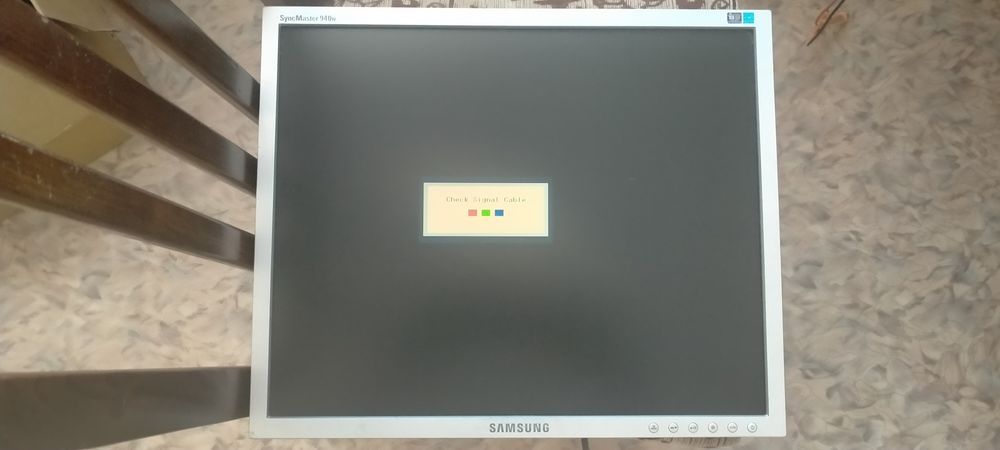 Монитор без ножки Samsung.