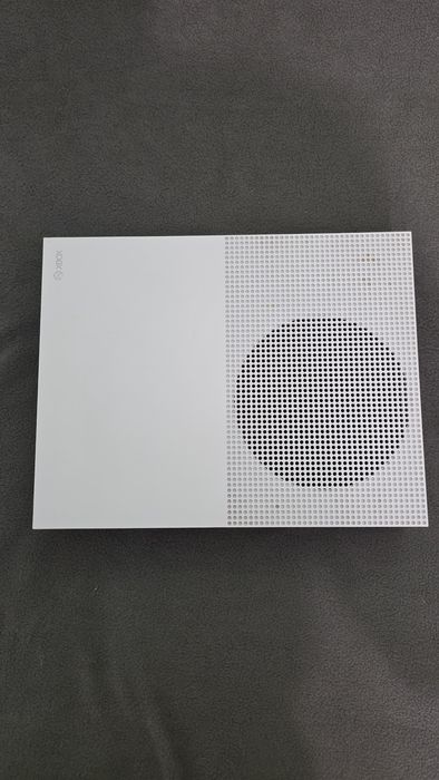 Xbox One S  + 2 Jocuri