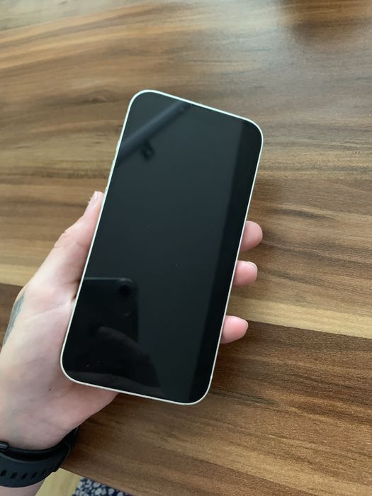 Продавам iPhone 13 – Бял – 256 GB