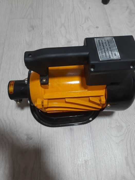 Глубинный вибратор