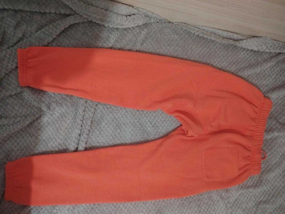Essentials екип Coral
