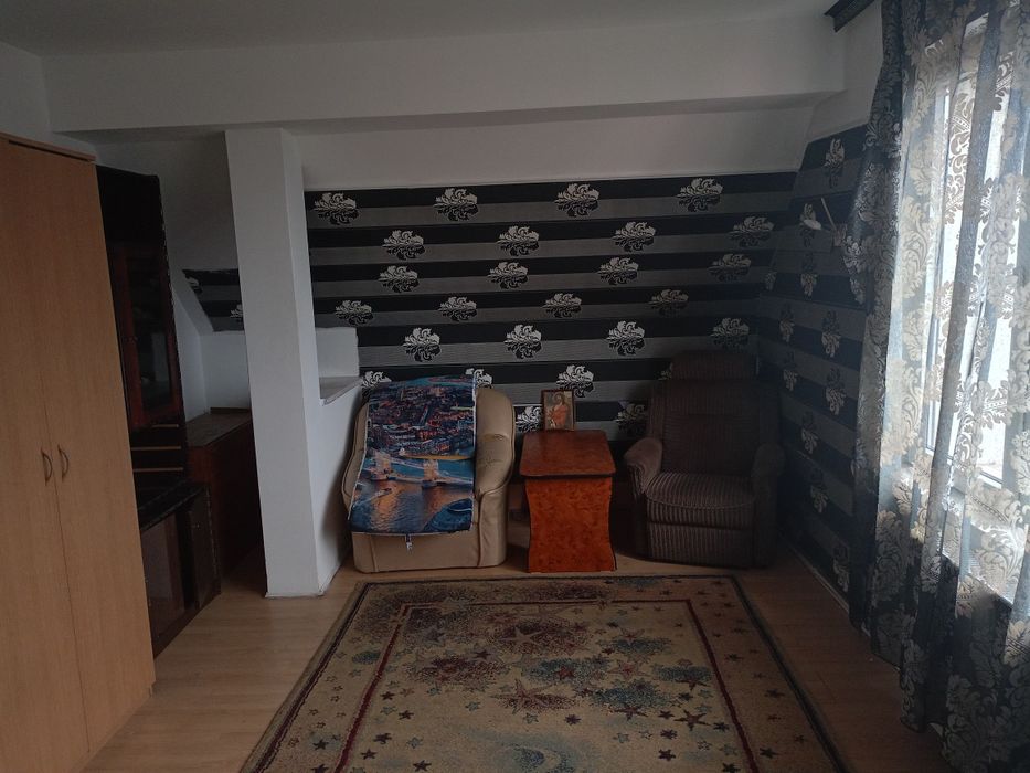 Camera la vila, baie si bucatarie comuna. Persoana fizica, central