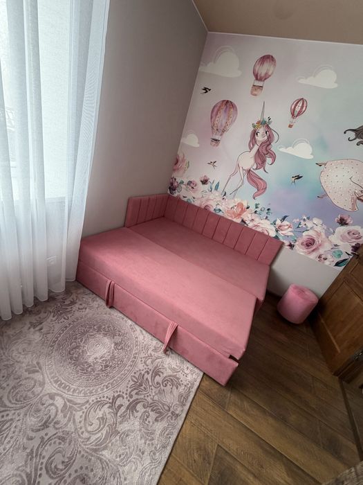 Диван для девочки в отличном состоянии